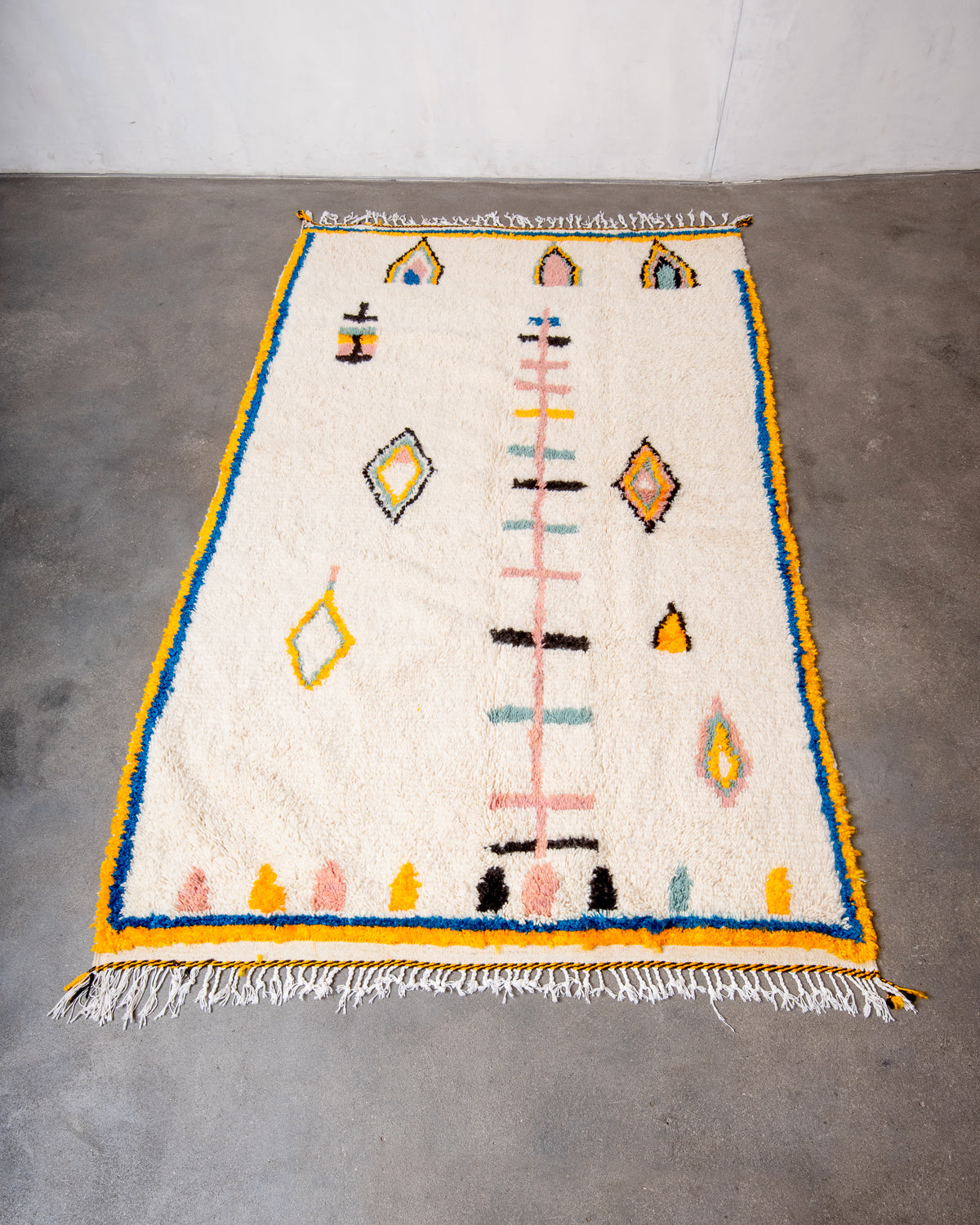 Modern designer handcrafted Berber rug from Morocco. Azilal rug with beautiful colors and patterns. Made of sheep’s wool and colourful cotton.